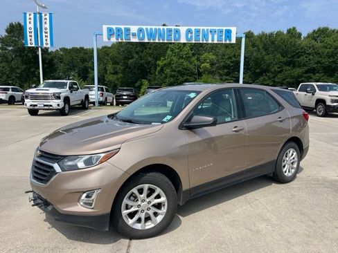 Used 2018 Chevrolet Equinox LS FWD image 2