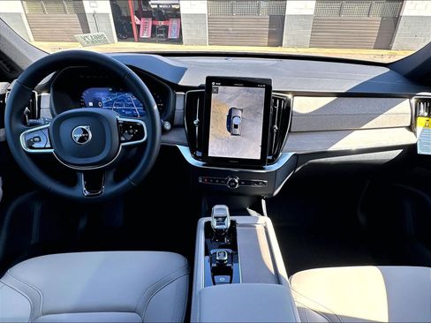 New 2026 Volvo XC90 T8 Plus w/ Protection Package Premier AWD/4WD image 7
