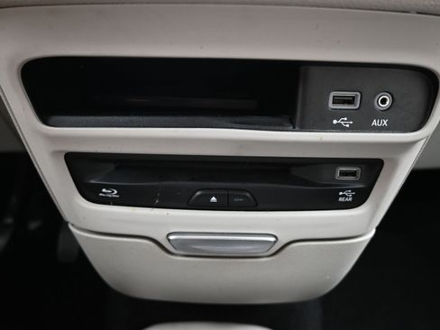 Used 2018 Chrysler Pacifica Limited w/ Advanced Safetytec Group FWD image 18