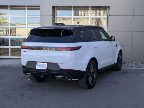 New 2026 Land Rover Range Rover Sport SE image 5