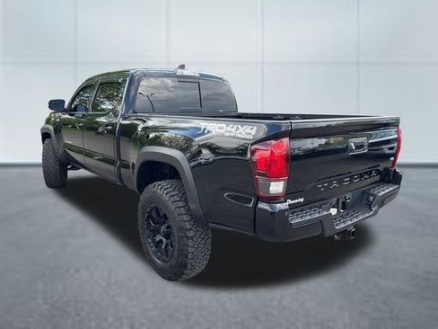 Used 2018 Toyota Tacoma TRD Off-Road w/ TRD Premium Off Road Package AWD/4WD image 2