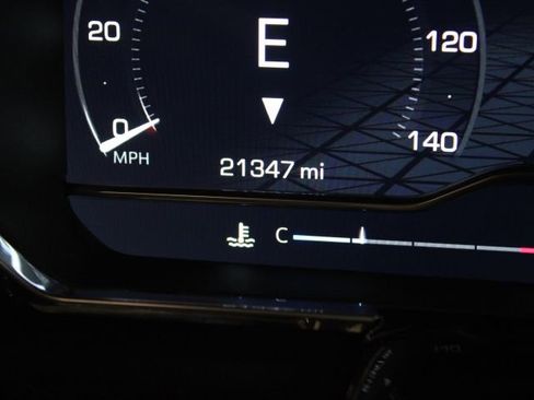 Used 2025 GMC Sierra 2500 SLE w/ SLE Value Package; image 5