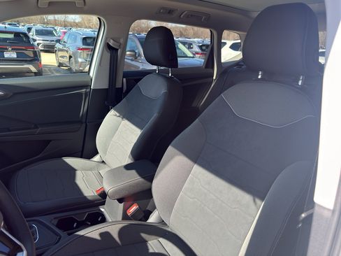 New 2026 Volkswagen Taos SE FWD image 12
