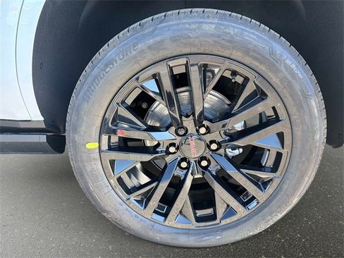 New 2026 GMC Yukon Denali Ultimate w/ LPO, Floor Liner Package image 10