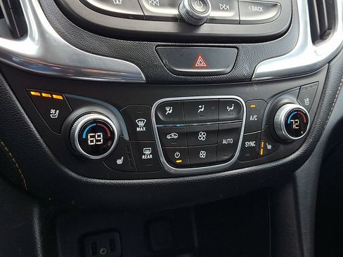 Used 2018 Chevrolet Equinox Premier FWD image 16