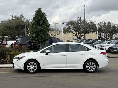 Certified 2025 Toyota Corolla LE image 4