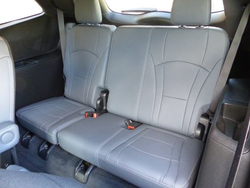 Used 2023 Buick Enclave Essence AWD/4WD image 38
