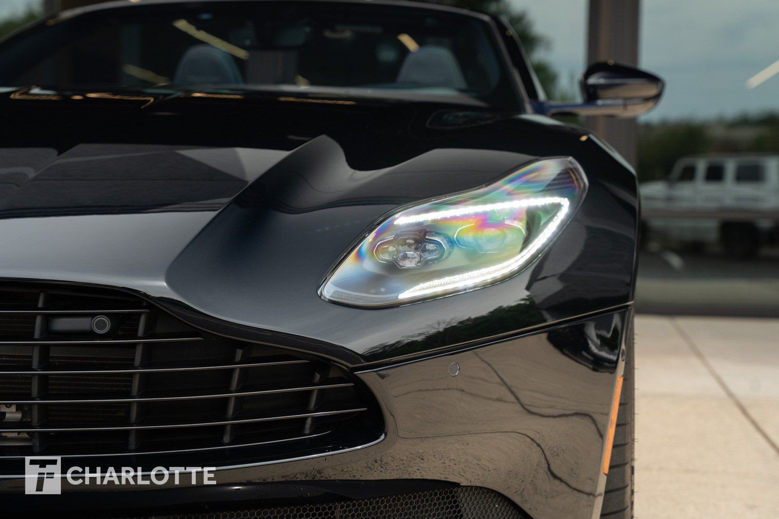 Used 2019 Aston Martin DB11 Volante RWD image 6