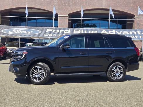 Certified 2025 Ford Expedition Active AWD/4WD image 7