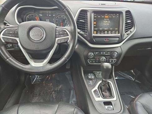 Used 2017 Jeep Cherokee Trailhawk image 13