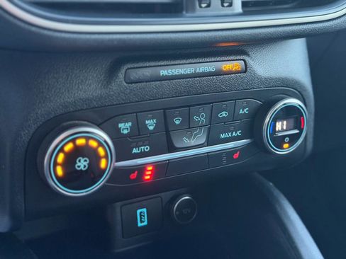 Used 2020 Ford Escape SE image 23