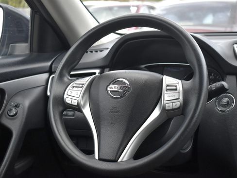 Used 2016 Nissan Rogue SV image 12