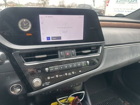 Used 2023 Lexus ES 300h w/ Premium Package image 14
