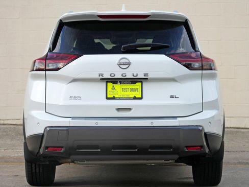 Used 2025 Nissan Rogue SL FWD image 10