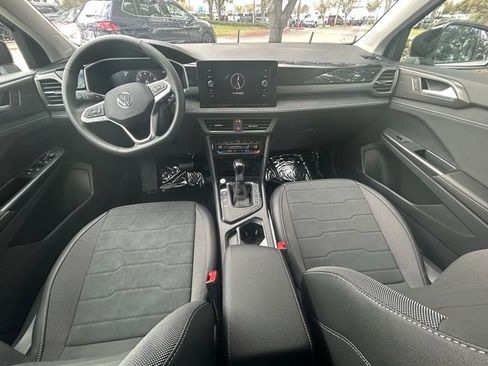 New 2026 Volkswagen Taos SE image 7