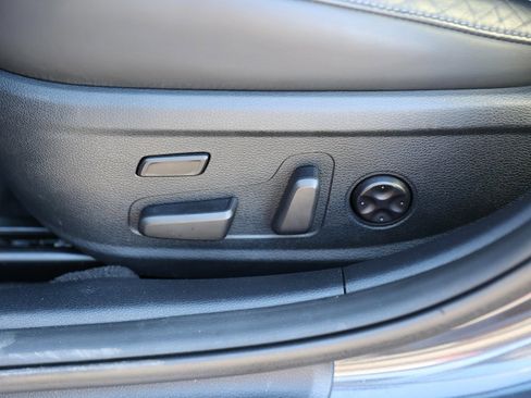 Used 2018 Kia Cadenza Limited w/ Paint Protection Package image 16