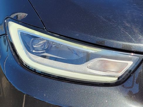 Used 2023 Chrysler Pacifica Touring-L FWD image 11