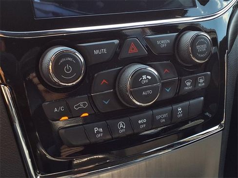 Used 2022 Jeep Grand Cherokee Laredo X image 8