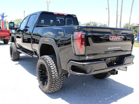 Used 2025 GMC Sierra 2500 AT4 w/ AT4 Premium Plus Package AWD/4WD image 8