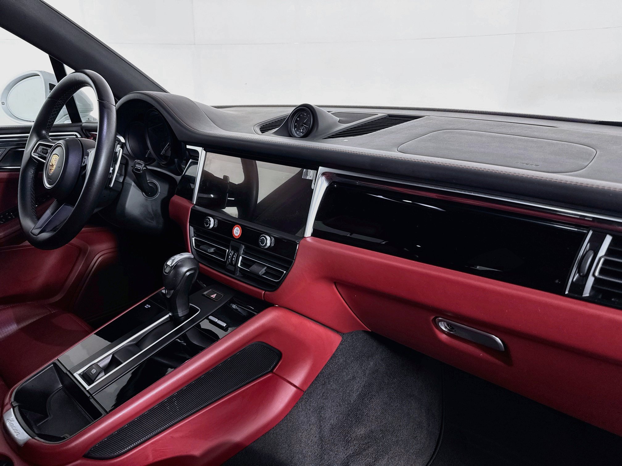 Used 2023 Porsche Macan AWD/4WD image 49