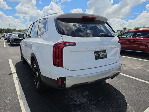 Certified 2024 Kia Telluride S FWD image 14