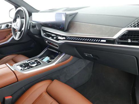 Used 2024 BMW X7 M60i w/ Executive Package image 25