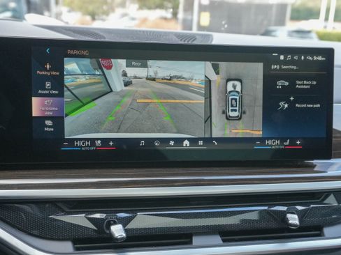 Certified 2024 BMW X7 xDrive40i w/ Climate Comfort Package image 21