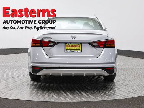 Used 2024 Nissan Altima 2.5 S FWD image 6