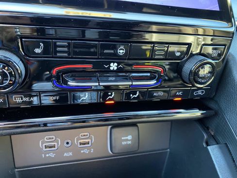 New 2025 Jeep Grand Cherokee Limited w/ Black Appearance Package image 13