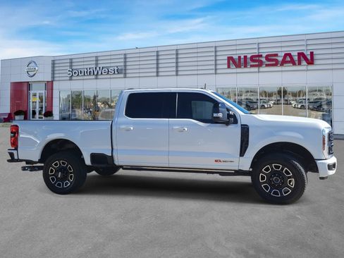 Used 2025 Ford F350 Platinum w/ FX4 Off-Road Package image 6