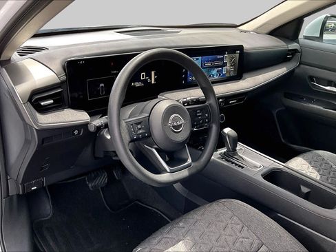 Used 2025 Nissan Kicks SV w/ Charging Package FWD image 18