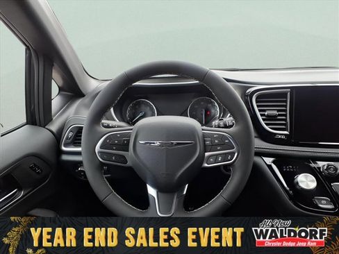 New 2026 Chrysler Pacifica Select image 11