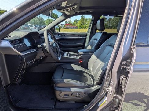 New 2025 Jeep Grand Cherokee Limited w/ Luxury Tech Group II image 18