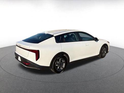 Used 2025 Kia K4 LXS image 12