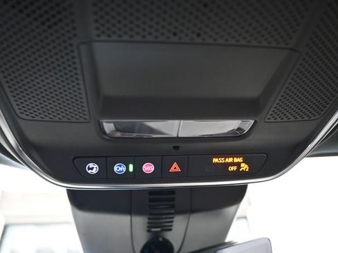 Used 2025 Chevrolet Traverse High Country FWD image 35