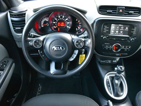 Used 2017 Kia Soul + FWD image 14