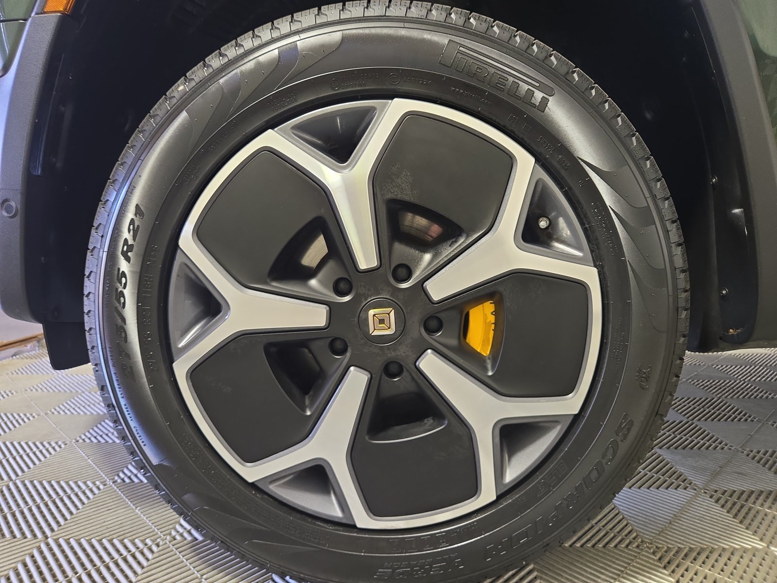 Used 2022 Rivian R1T Adventure AWD/4WD image 9