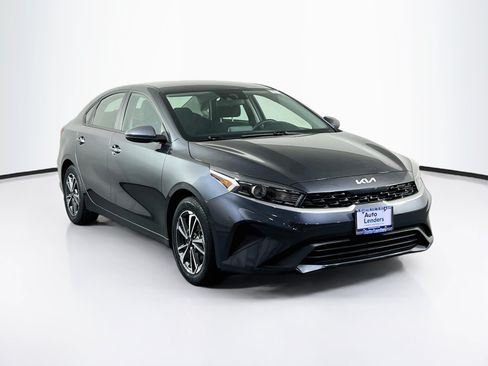 Used 2023 Kia Forte LXS FWD image 3
