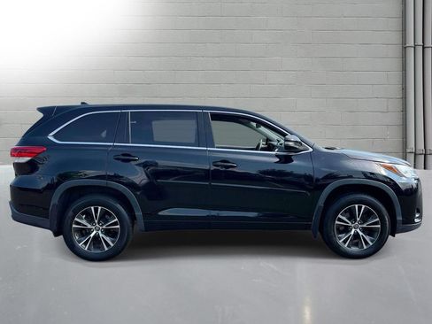 Used 2018 Toyota Highlander Plus AWD/4WD image 5