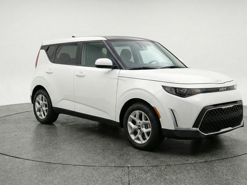 Used 2025 Kia Soul LX w/ LX Technology Package FWD image 1