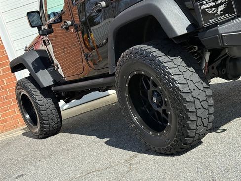 Used 2015 Jeep Wrangler Unlimited Rubicon w/ Dual Top Group AWD/4WD image 24