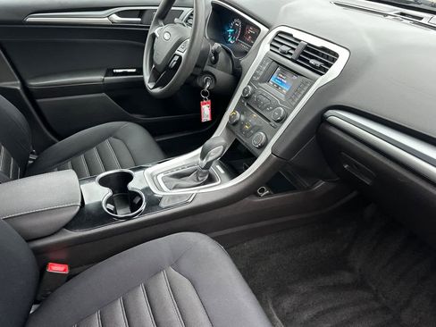 Used 2015 Ford Fusion SE image 16