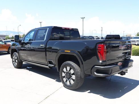 New 2026 GMC Sierra 3500 Denali w/ Denali Reserve Package AWD/4WD image 4
