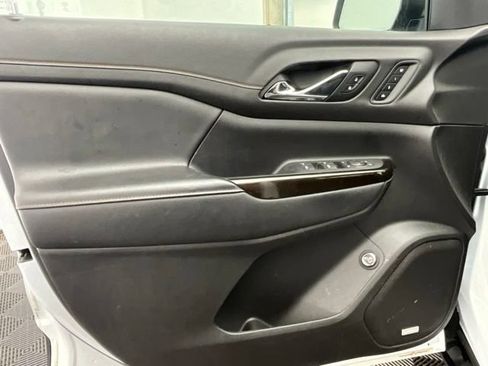 Used 2022 GMC Acadia AT4 w/ Technology Package AWD/4WD image 12