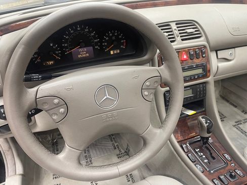 Used 2002 Mercedes-Benz CLK 320 Cabriolet image 21