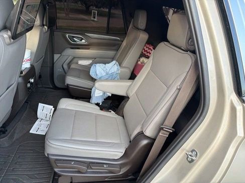 Used 2023 GMC Yukon SLT w/ SLT Luxury Package RWD image 10