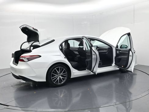 Used 2022 Toyota Camry XLE w/ Cold Weather Package FWD image 62