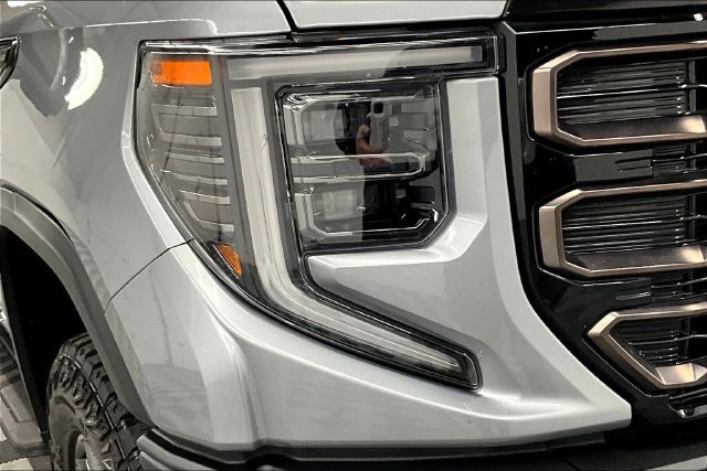 Used 2024 GMC Sierra 1500 AT4X AWD/4WD image 36