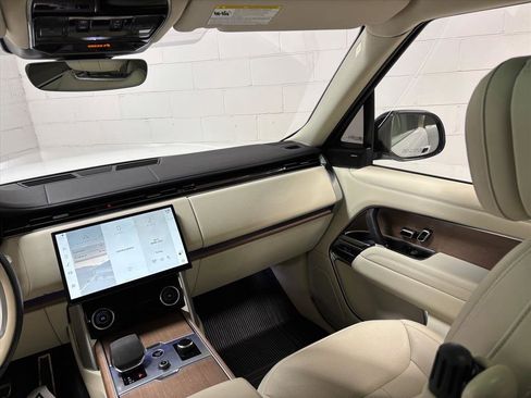Used 2023 Land Rover Range Rover SE image 36