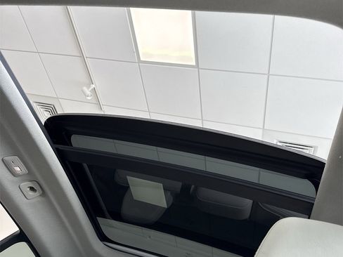 New 2026 Volvo XC40 B5 Plus w/ Protection Package Premier image 15